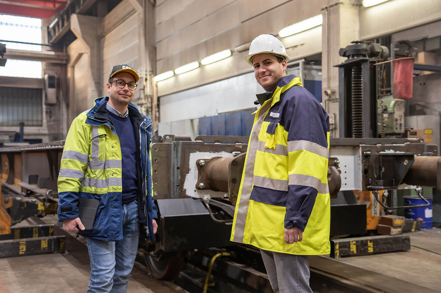 Benjamin in der Bahnwerkstätte mit Michael K.