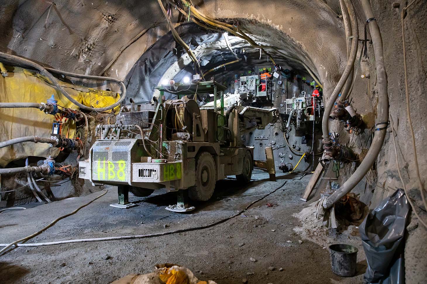 große Tunnelbohrmaschine im Einsatz im Semmering Basistunnel