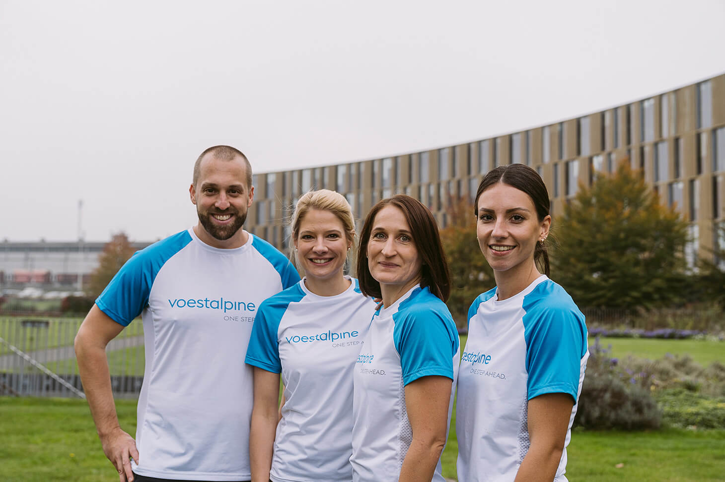 Group photo of voestalpine runners in voestalpine sports shirts