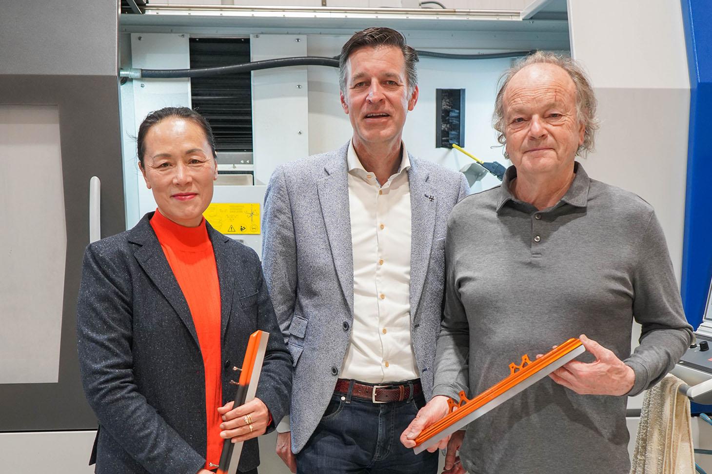 Group photo with speed skating blades made of BÖHLER steel.