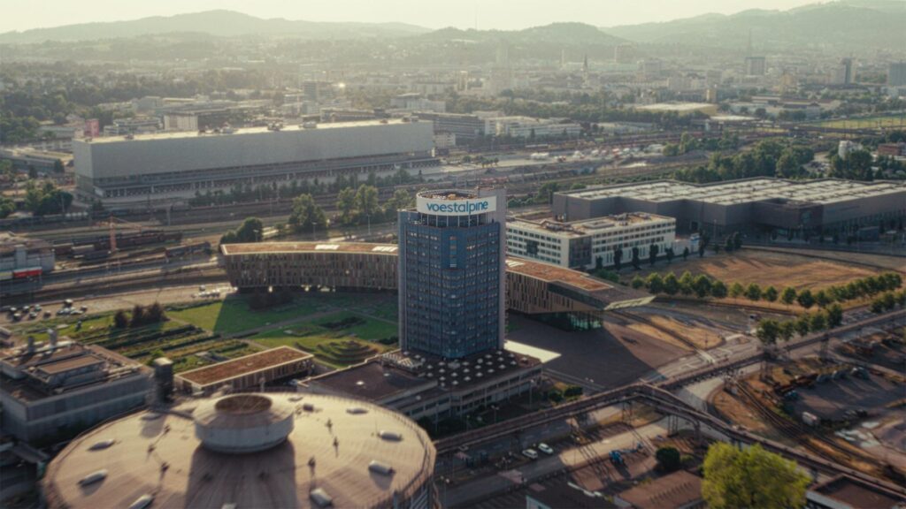 Luftaufnahme vom blauen Turm, voestalpine Headquarters in Linz