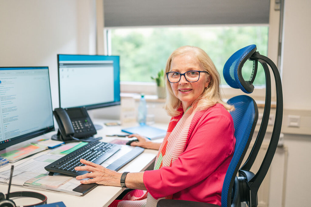 Susanne Gutbrod portrait at her workplace with stand computer