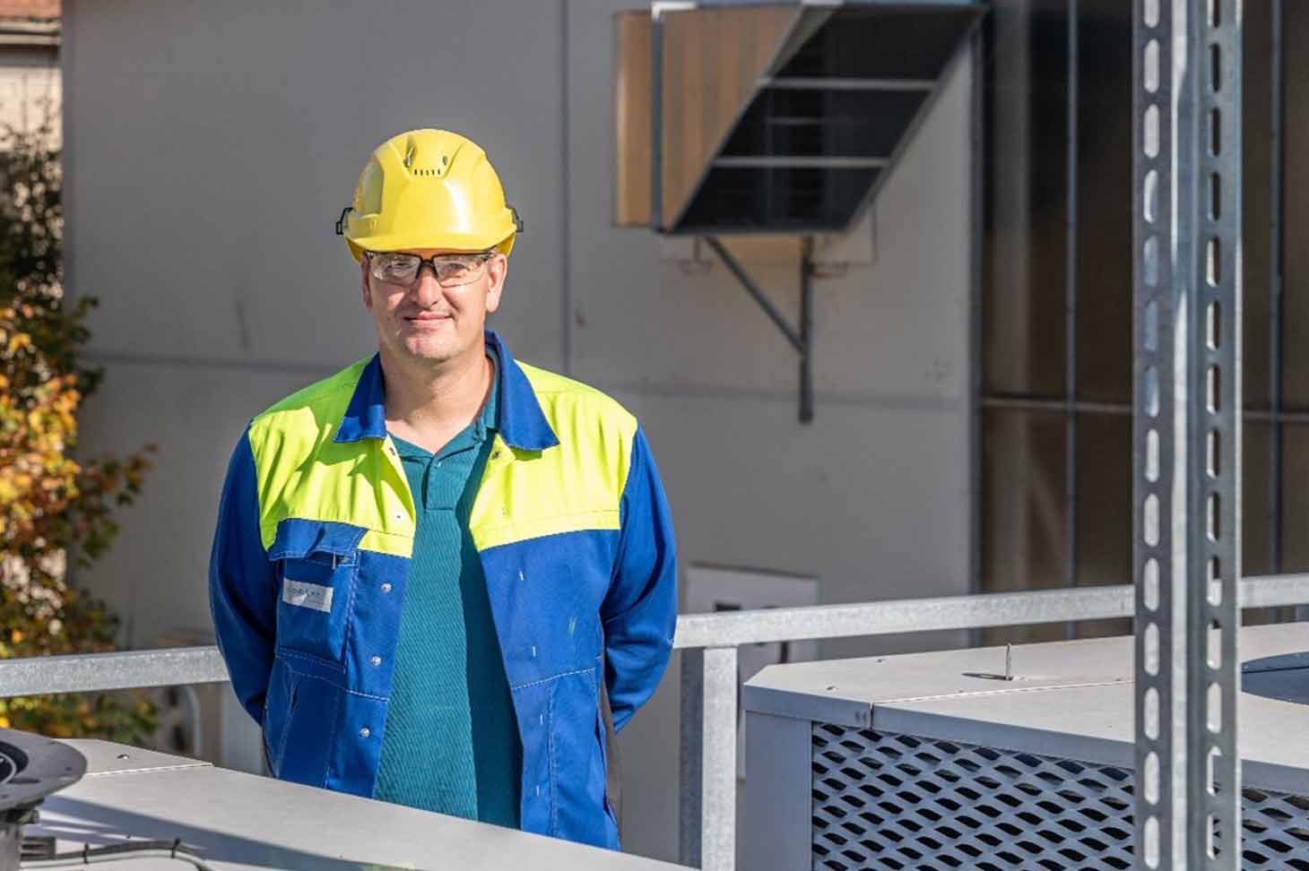 Portraitfoto Robert B. in Arbeitskleidung