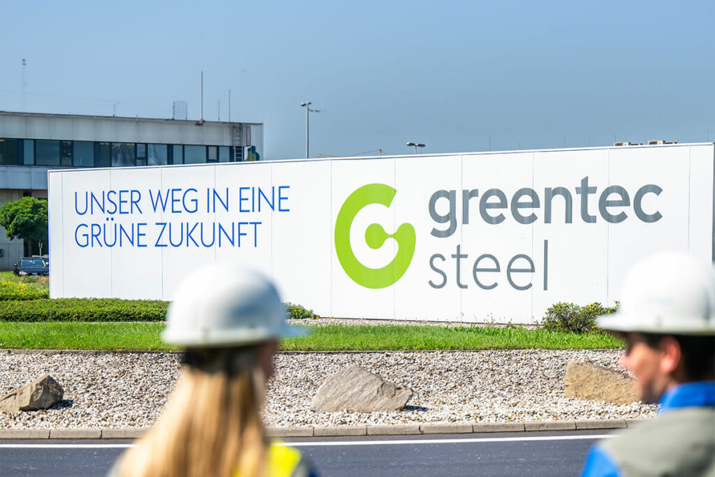 Tafel mit Text unser Weg in eine grüne Zukunft, greentec steel