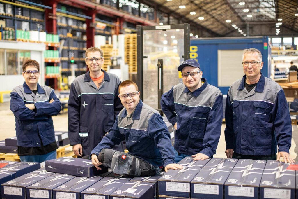 Jugend am Werkt: Gruppenfoto von fünf Mitarbeitern