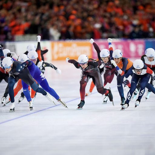 Mass start in speed skating with Ivanie Blondin