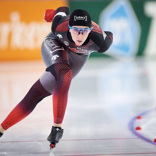 Ivanie Blondin beim Eisschnellauf auf der Bahn