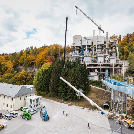 Fernaufnahme modernisierter Kalkofen im Kalkwerk Steyrling