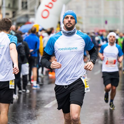 voestalpine Mitarbeiter beim Marathon Zieleinlauf