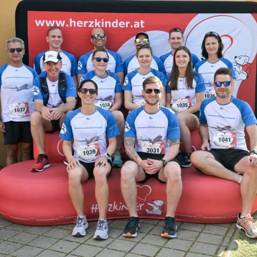 Gruppenfoto der Läuferinnen und Läufer am Herzlauf