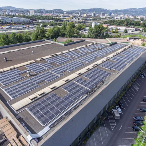 Luftaufnahme der Photovoltaik Anlage in der voestalpine Linz