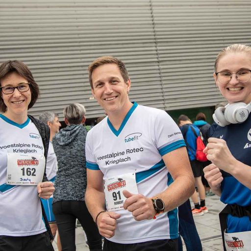 eine Mitarbeiterin von voestalpine Rotec Krieglach und eine Böhler Mitarbeiterin am Lauf in Kapfenberg