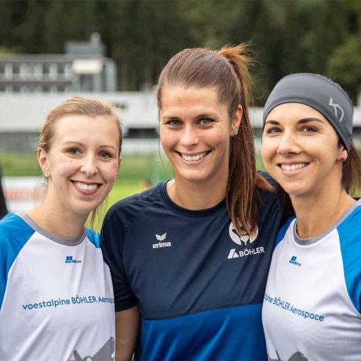 Gruppenfoto von voestalpine und Böhler Läuferinnen in Kapfenberg