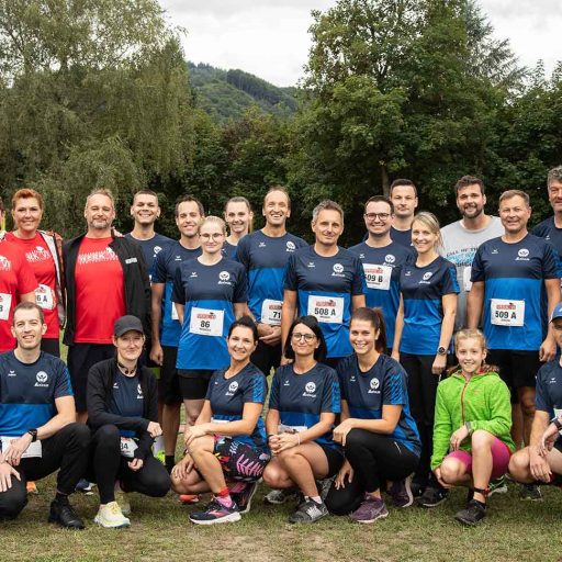 Gruppenfoto voestalpine Läuferinnen und Läufer in Kapfenberg